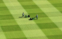 Voetbalveld maaien